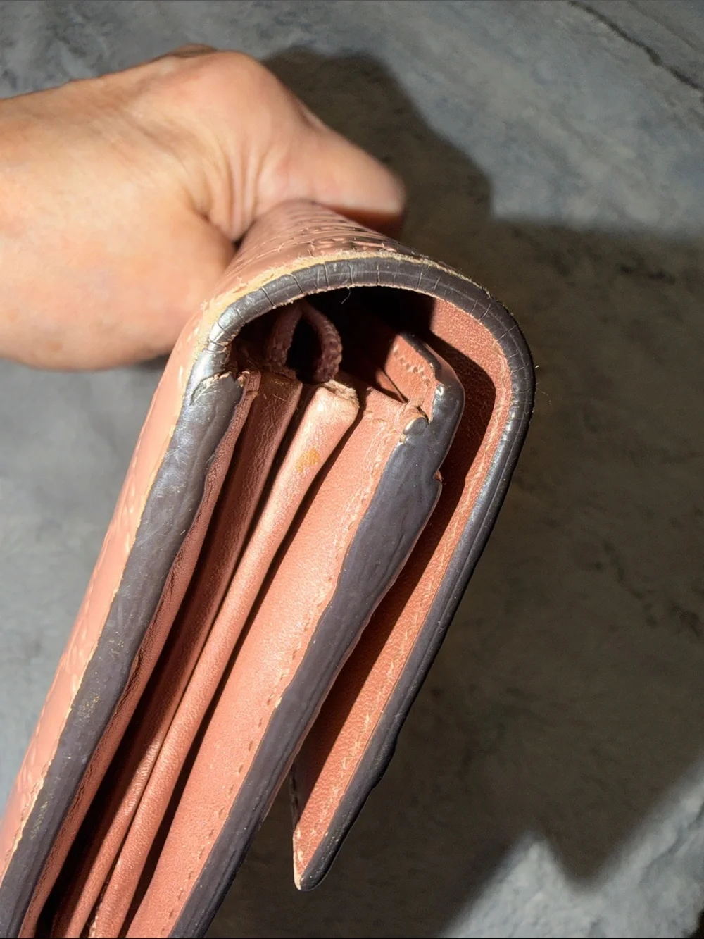 Gucci Metallic Rose Gold Signature Continental Clutch